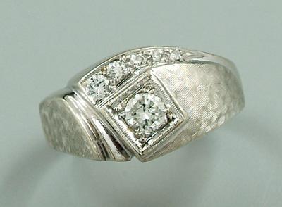 Appraisal: Man s diamond ring three round brilliant diamonds largest ct