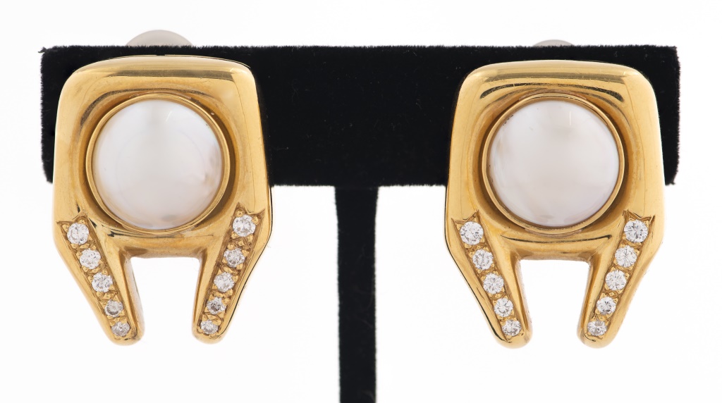 Appraisal: K YELLOW GOLD DIAMOND MABE PEARL CLIP EARRINGS Vintage K