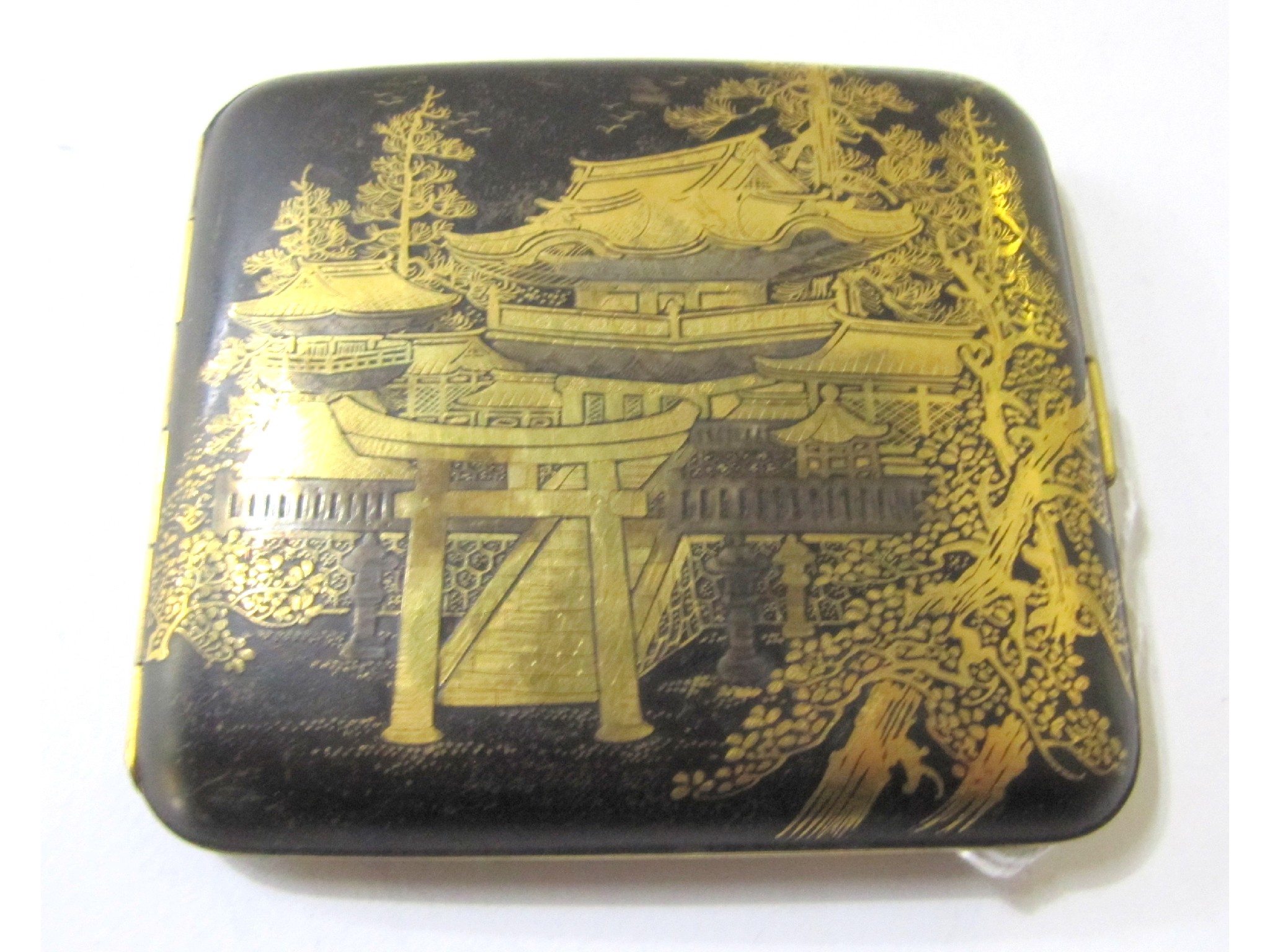 Appraisal: A Japanese gold inlaid cigarette case