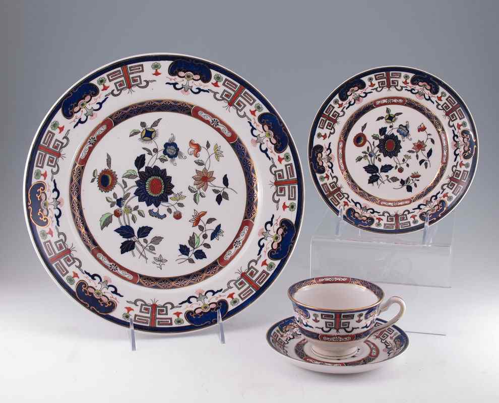 Appraisal: DOUBLE PHOENIX CHINA IN THE IMARI COLORS OF PATTERN H