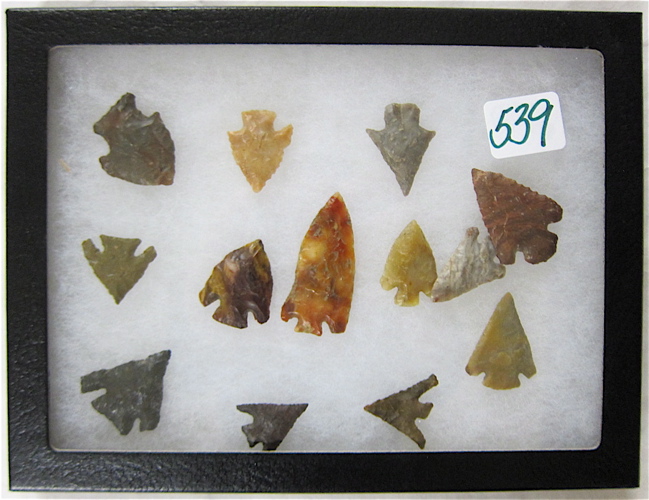 Appraisal: THIRTEEN NATIVE AMERICAN INDIAN HUNTING POINTS hand knapped from jasper