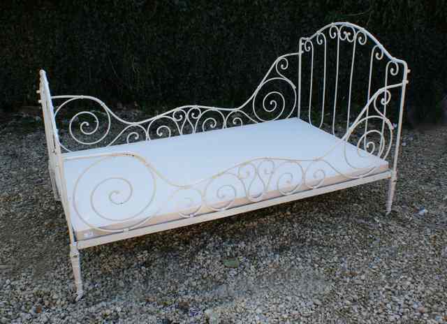 Appraisal: A VICTORIAN WHITE PAINTED WROUGHT IRON DAY BED of scrolling