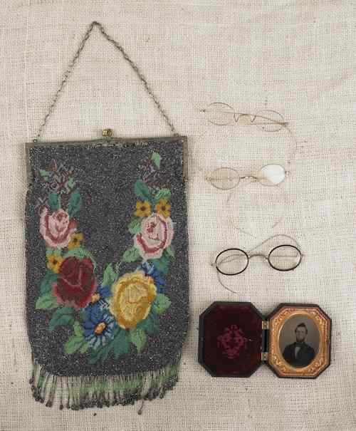 Appraisal: Beaded purse a tin type and eyeglasses