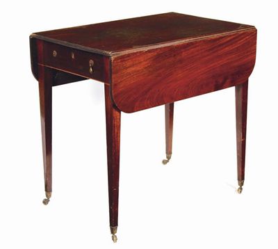 Appraisal: An early th century mahogany Pembroke table with boxwood stringing