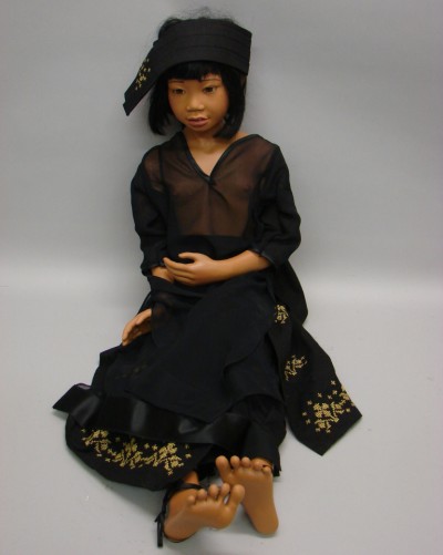 Appraisal: Vinyl cloth Gotz Japanese girl doll Black HH wig stationary