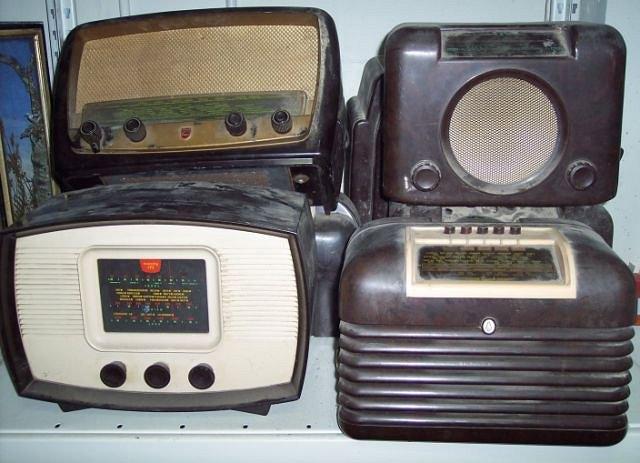 Appraisal: Sundry Bakelite radios