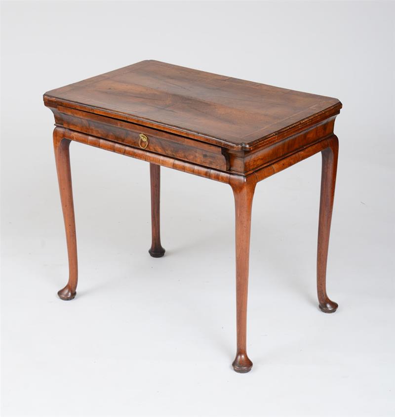 Appraisal: QUEEN ANNE SINGLE DRAWER SIDE TABLE The rectangular top with