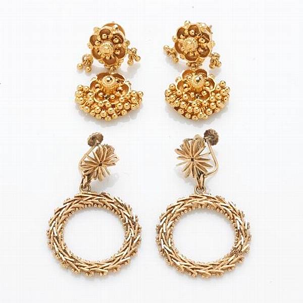 Appraisal: Two pairs of k and k gold earrings gross weight