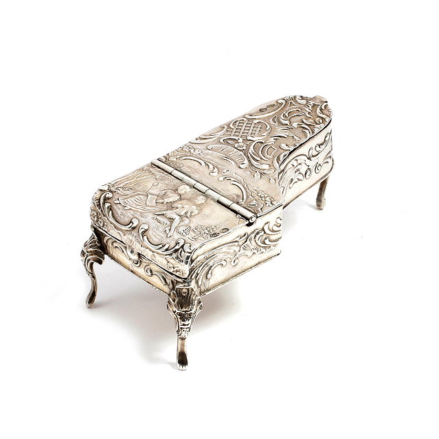 Appraisal: A CONTINENTAL SILVER VESTA BOX in the form of a