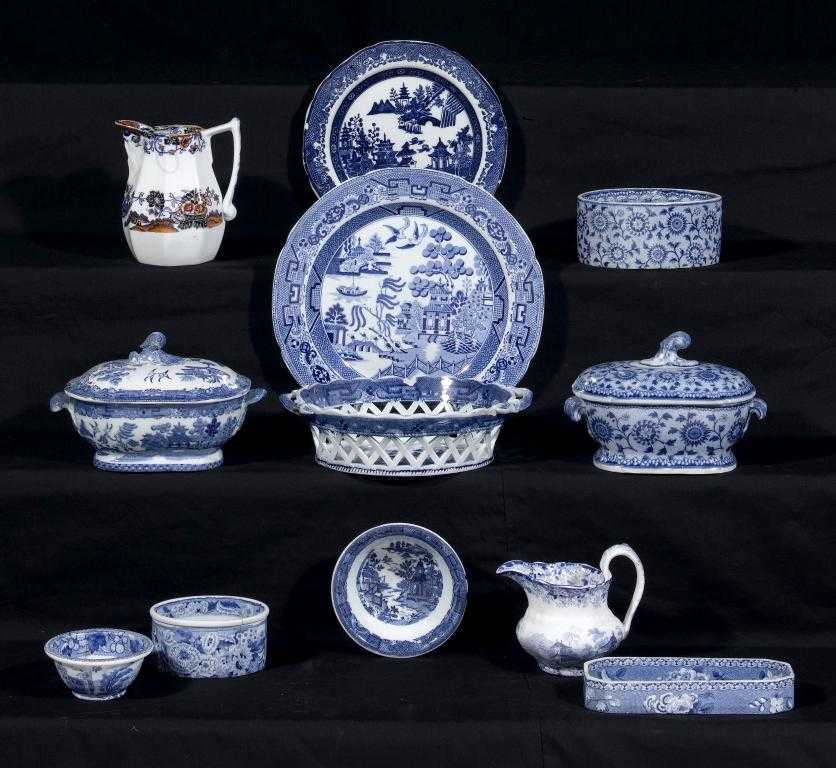 Appraisal: A MINTON BLUE PRINTED PEARLWARE PINWHEELS PATTERN SAUCE TUREEN AND