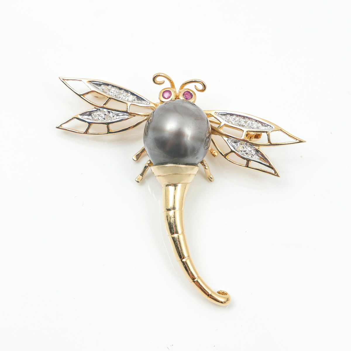 Appraisal: K DRAGONFLY CULTURED PEARL DIAMOND PIN K yellow gold bug