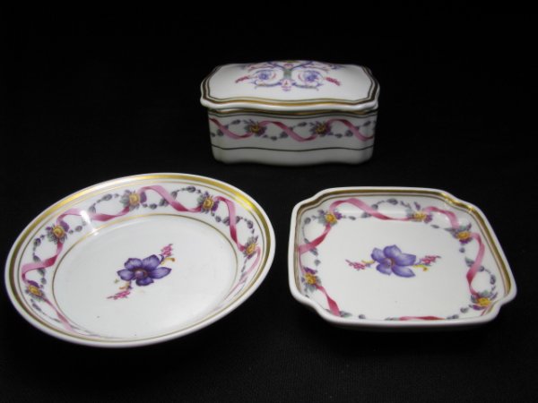 Appraisal: Three pieces Italian pittoria Richard Ginori hand painted porcelain box