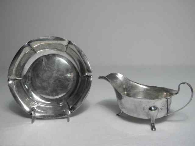 Appraisal: Lot including a Buckingshire English sterling silver sauce boat on