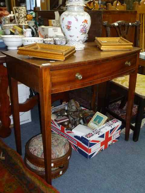 Appraisal: A TH CENTURY MAHOGANY BOW FRONTED SIDE TABLE with single