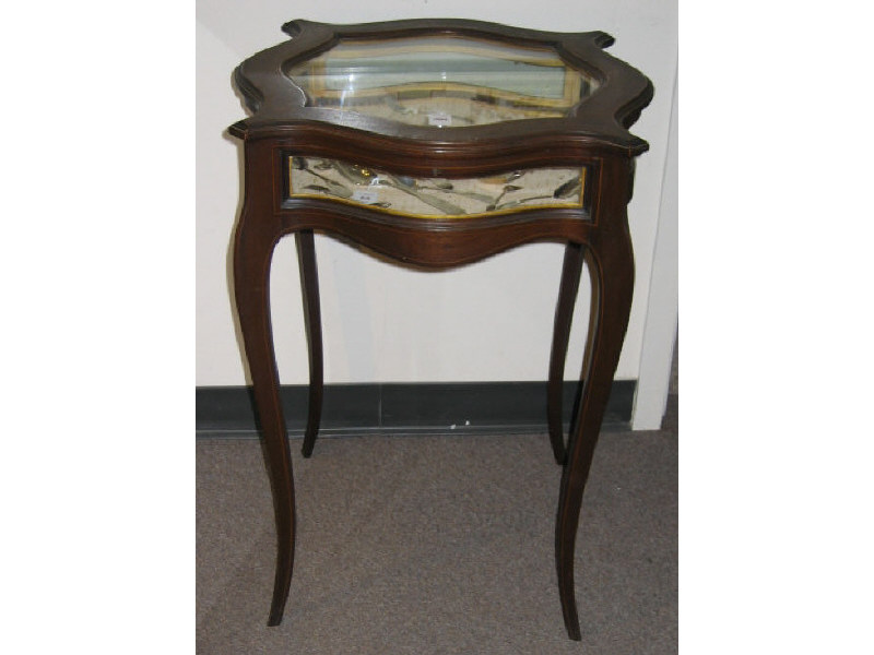 Appraisal: LOUIS XV STYLE VITRINE TABLE The hinged inlaid floral top