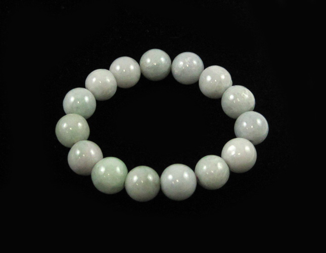 Appraisal: LIGHT GREEN JADE BRACELET strung with round light green jade