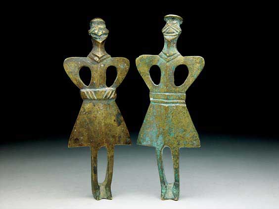 Appraisal: PAIR ANCIENT BRONZE HANDLES Pair of ancient Iranian cast bronze