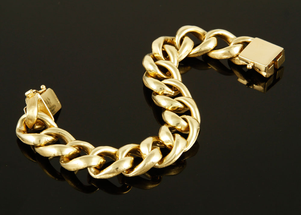 Appraisal: - K Gold Link Bracelet K gold link bracelet l