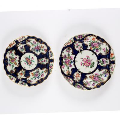 Appraisal: Two Worcester blue scale ground plates with reserves of flowers