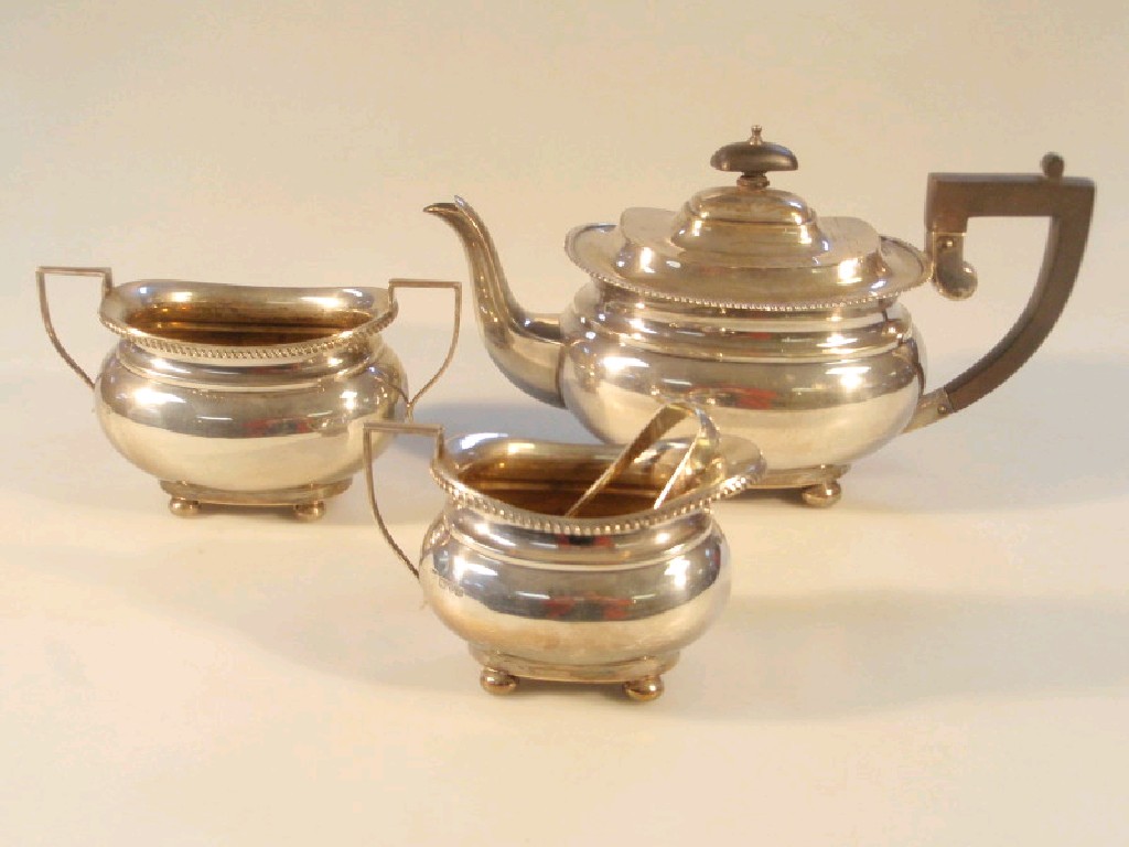 Appraisal: A George V silver tea set of three pieces with