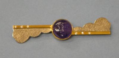 Appraisal: AN AMETHYST BROOCH the circular cabochon amethyst carved with a