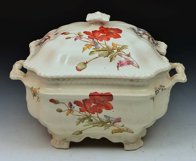 Appraisal: Copeland Spode pottery large tureenpainted with sprays of flowers cm