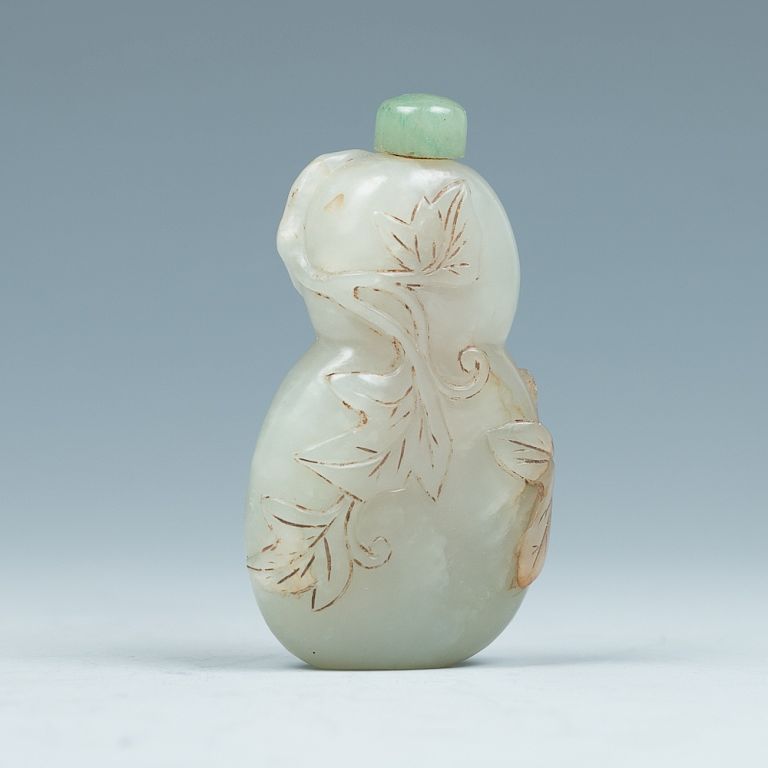 Appraisal: CELADON JADE GOURD SHAPED SNUFF BOTTLE Of flatten double gourd