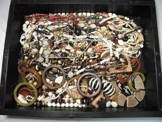 Appraisal: Lot of assorted ladies costume jewelry Includes wooden pieces shells