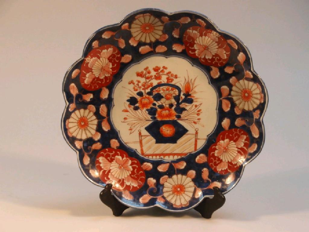 Appraisal: An Imari plate with wavy border and painted with flowers