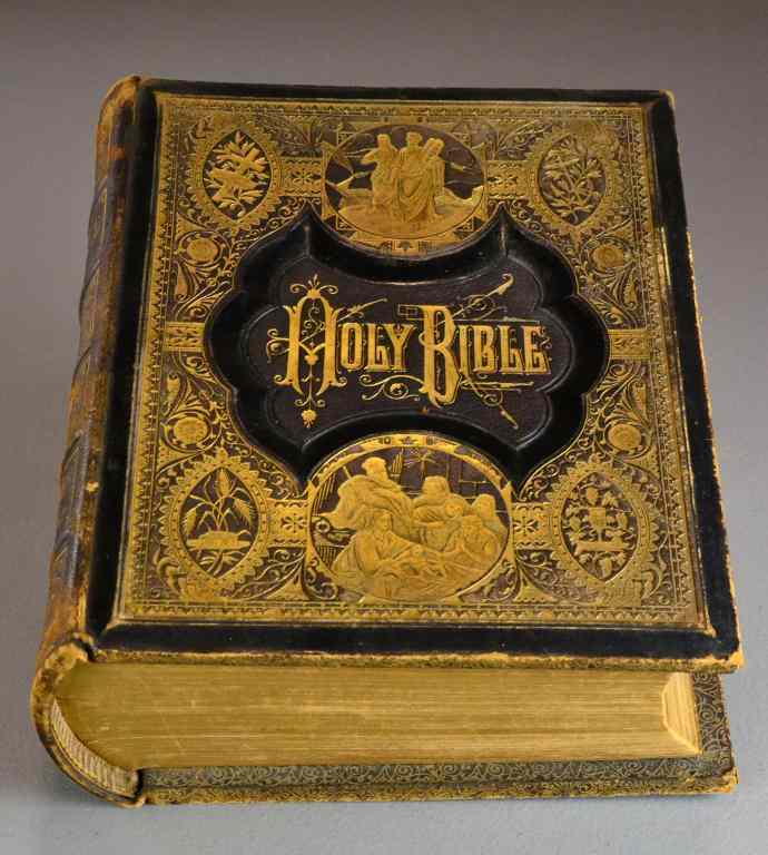 Appraisal: Dated Holy BibleContaining both old and new testaments over illustrations