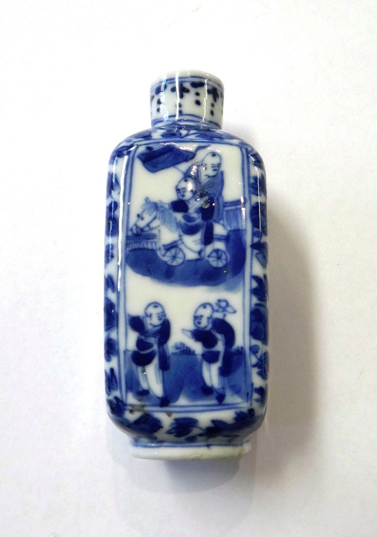 Appraisal: A Chinese blue and white snuff bottle late th th