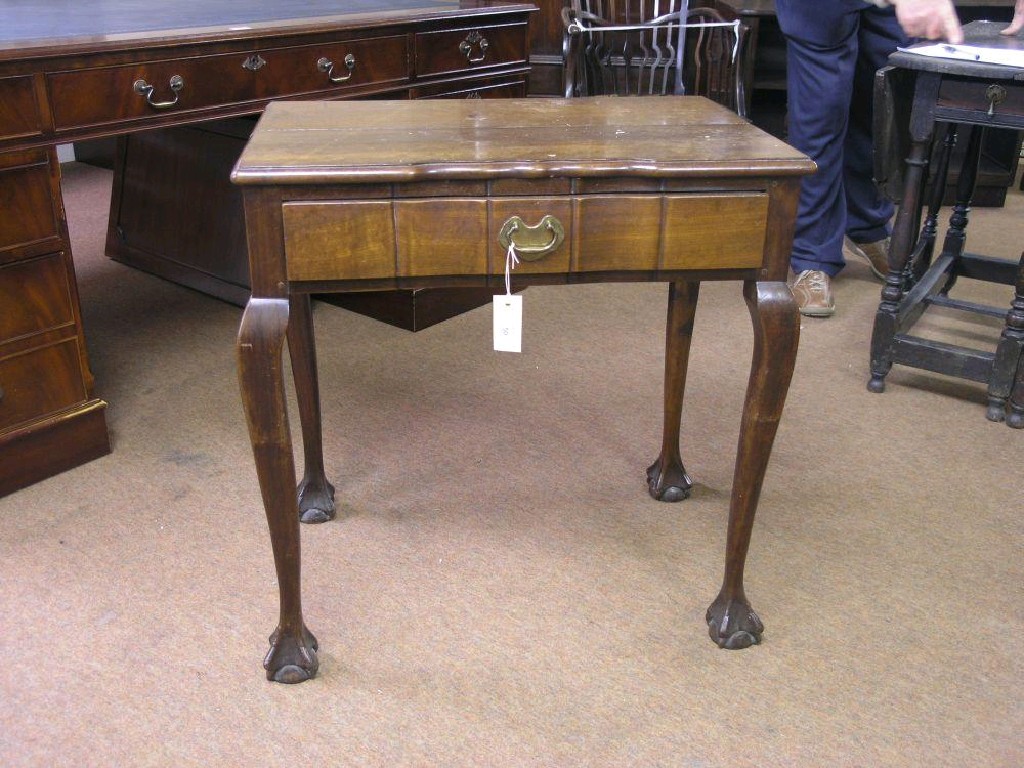 Appraisal: A mahogany side table block fronted with single frieze drawer