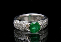 Appraisal: Platinum Ladies' Ring with Diamonds and Emerald A lovely ladies'