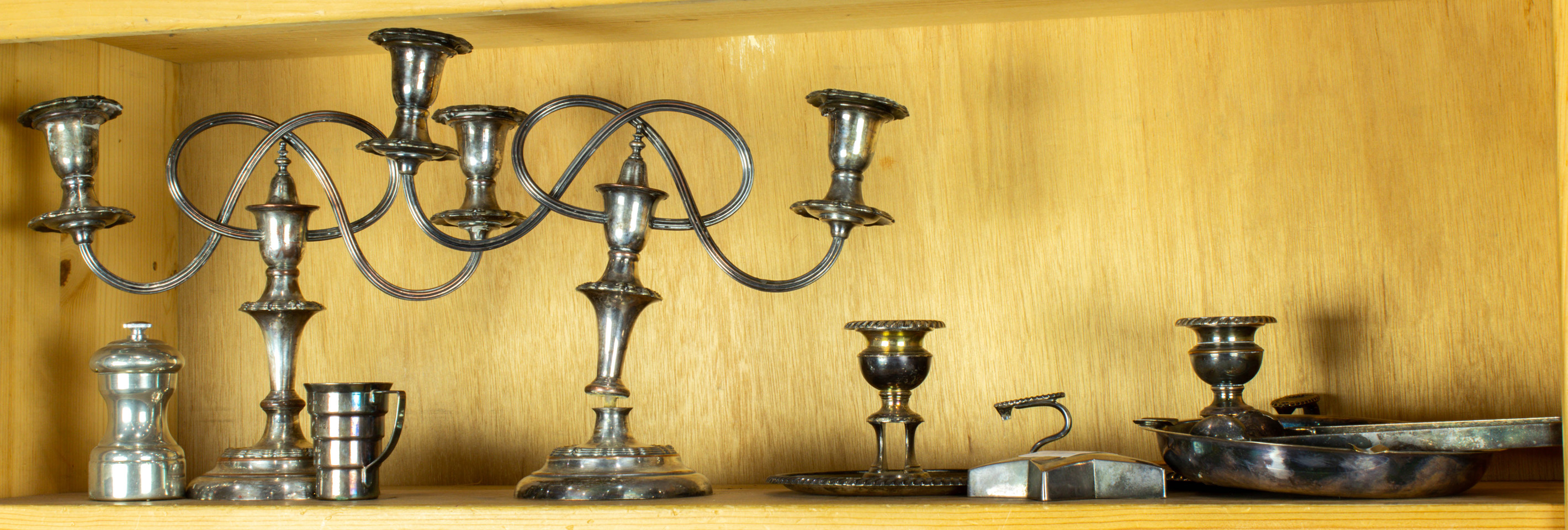 Appraisal: ONE SHELF OF MOSTLY SILVER PLATE TABLE ARTICLES One shelf