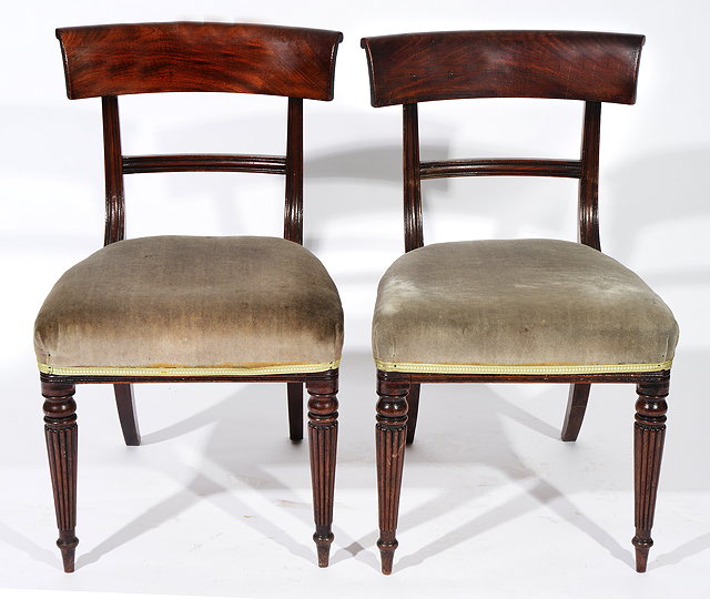 Appraisal: A PAIR OF CARVED MAHOGANY REGENCY BAR BACK DINING CHAIRS