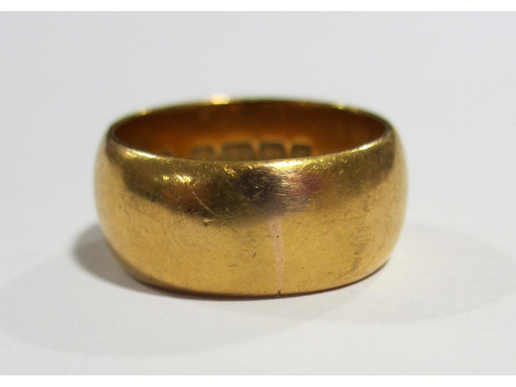 Appraisal: An Edwardian heavy ct gold barrel shaped wedding band gms