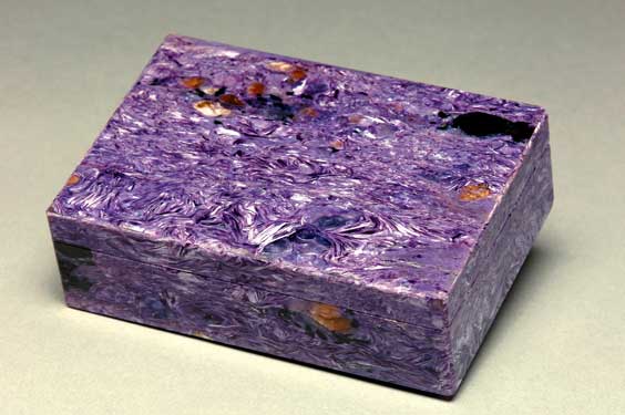 Appraisal: DEEP PURPLE CHAROITE BOX Chary River near Aldan Russia Handcrafted