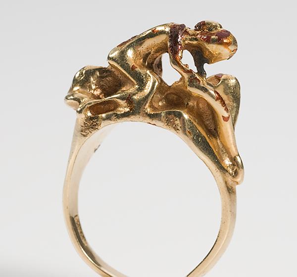 Appraisal: K GOLD GENTLEMAN'S RING With female figure wt grams