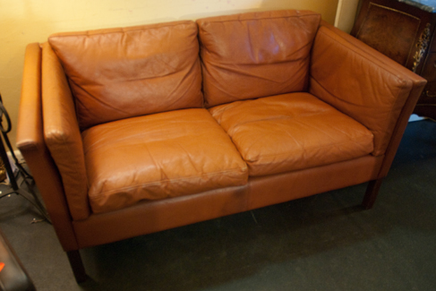 Appraisal: TWO SEAT LEATHER LOUNGE