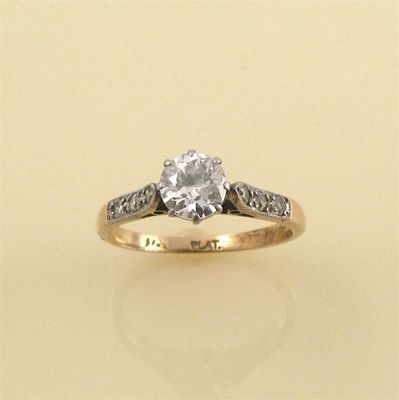 Appraisal: A diamond solitare ring the circular brilliant cut diamond is