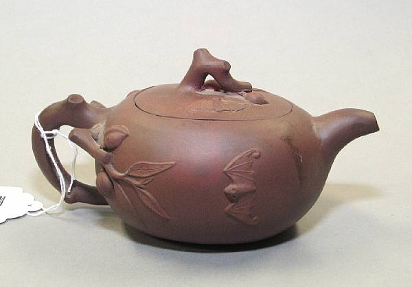 Appraisal: An Yixing peach- form teapot with raised peach branch and