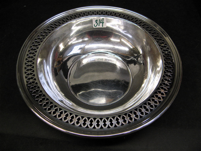 Appraisal: AMERICAN ROGER WILLIAMS SILVER CO ROUND STERLING SILVER BOWL having