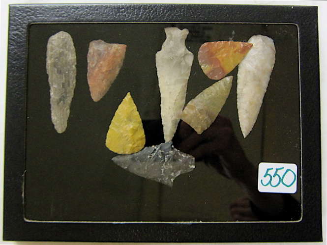 Appraisal: EIGHT NATIVE AMERICAN INDIAN ARROW HEADS and artifacts hand knapped