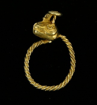 Appraisal: A k Yellow Gold Ram Head Ring k yellow gold