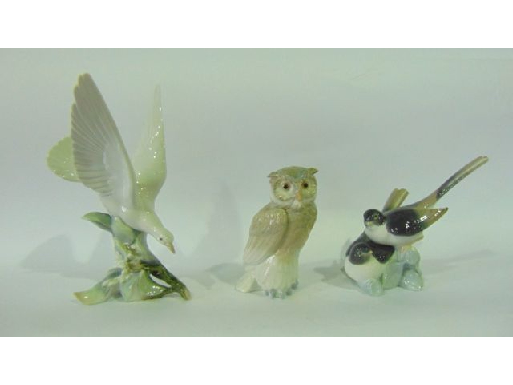 Appraisal: A Lladro model of a pair of swallows a Lladro