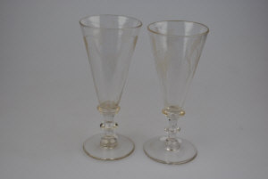 Appraisal: A pair of Georgian conical ale glasses etched with barley