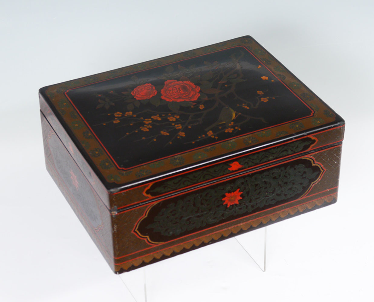 Appraisal: MEIJI JAPANESE LACQUER BOX Late th century large box with