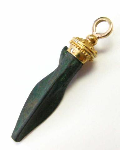 Appraisal: K Yellow Gold Bronze Arrow Pendant