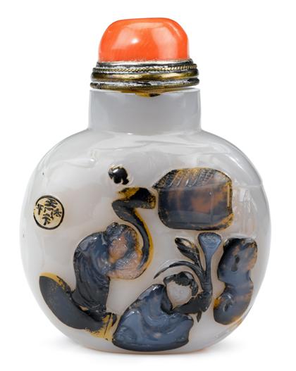 Appraisal: Chinese agate snuff bottle Qing dynasty