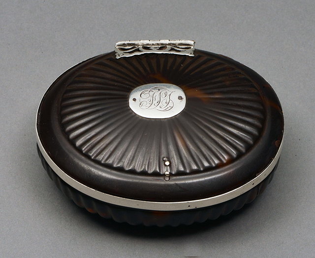 Appraisal: A WILLIAM III SILVER MOUNTED TORTOISESHELL OVAL SNUFF BOX fluted